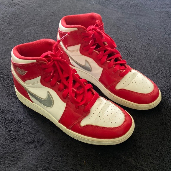 Jordan Retro 1 silver medal - Picture 1 of 4